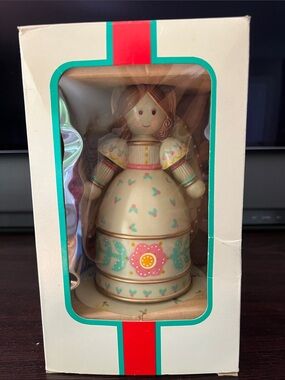 Vintage 1977 Hallmark Musical Angel Christmas Tree Topper Folk Art